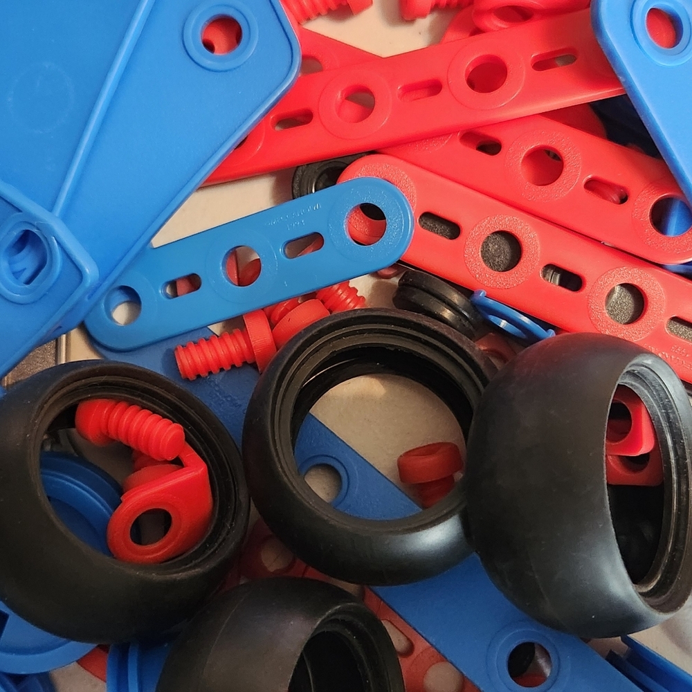 Meccano 2010 Vintage 3 In 1 STEM Build Set - Picture 10 of 16